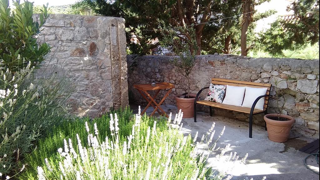 D House Authentic Zlarin House, Relaxing Courtyard And Terrace Villa Room photo